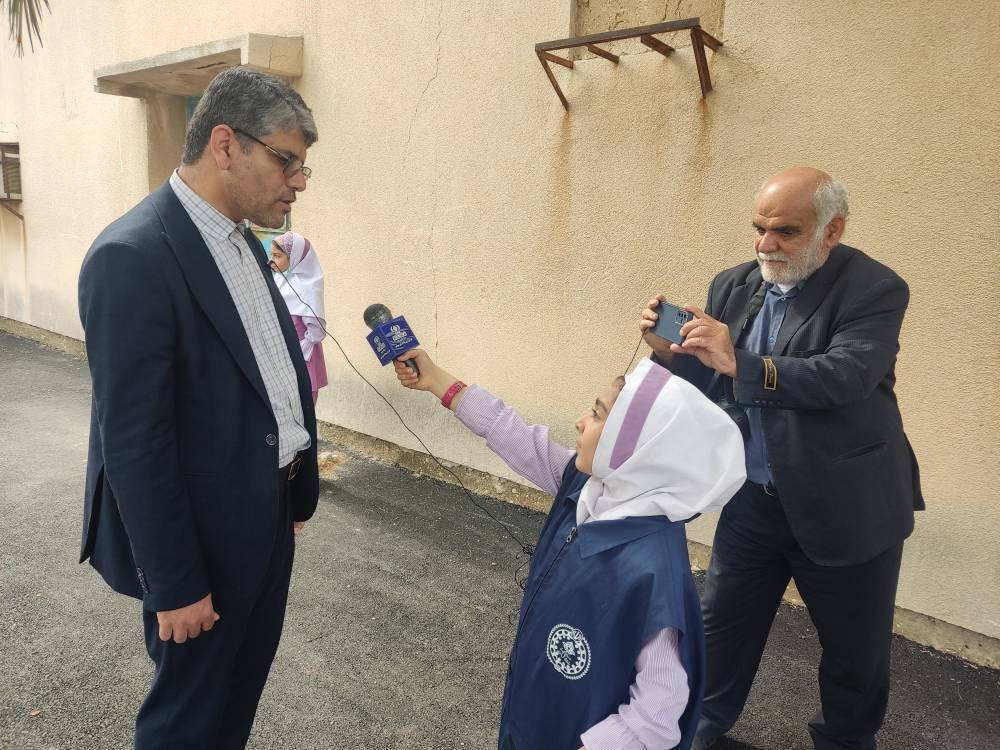 گزارش تصویری حضور مدیر کل و مسئولین در بین دانش آموزان جهت درختکاری 