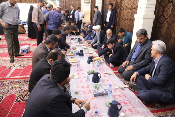 مراسم ضیافت افطاری استاندار و امام جمعه بوشهر با جمعی از ایتام کمیته امداد