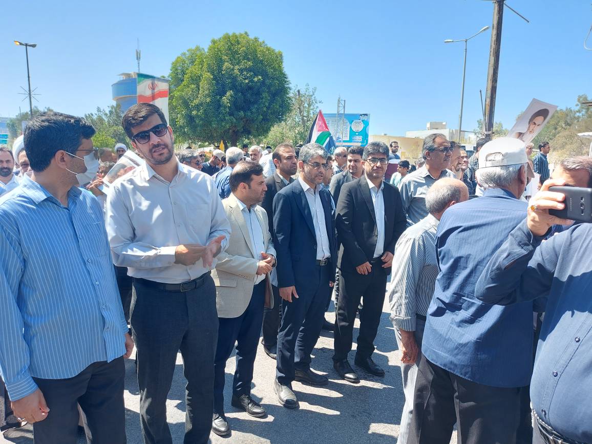 گزارش تصویری حضور مدیر کل و کارکنان کمیته امداد استان بوشهر در راهپیمایی روز جهانی قدس