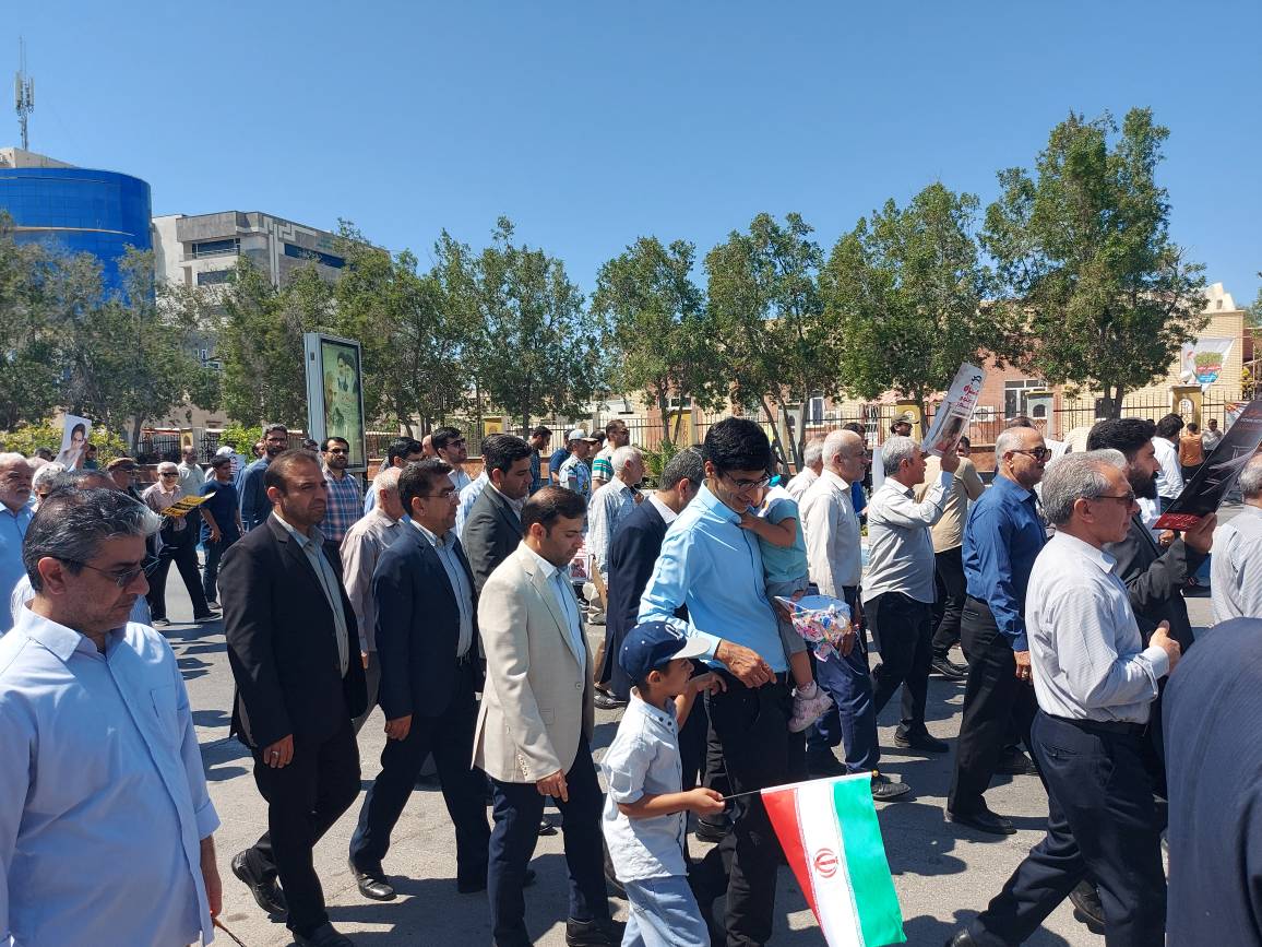 گزارش تصویری حضور مدیر کل و کارکنان کمیته امداد استان بوشهر در راهپیمایی روز جهانی قدس