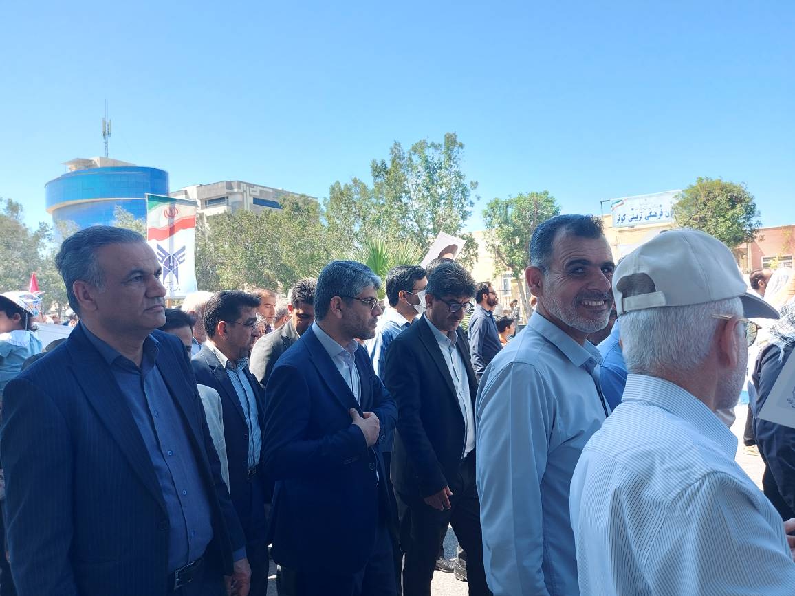گزارش تصویری حضور مدیر کل و کارکنان کمیته امداد استان بوشهر در راهپیمایی روز جهانی قدس