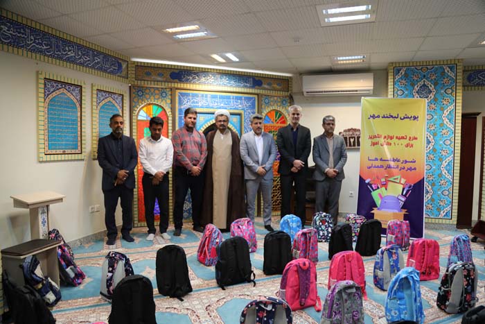 گزارش تصویری/ توزیع 100 بسته لوازم التحریر با همکاری شرکت گاز استان بوشهر