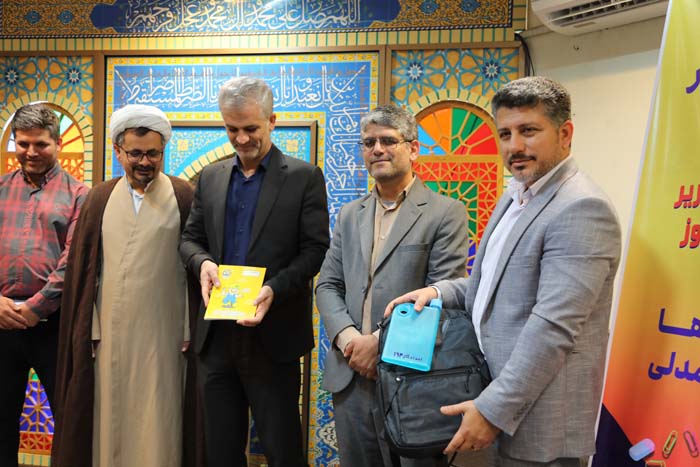گزارش تصویری/ توزیع 100 بسته لوازم التحریر با همکاری شرکت گاز استان بوشهر